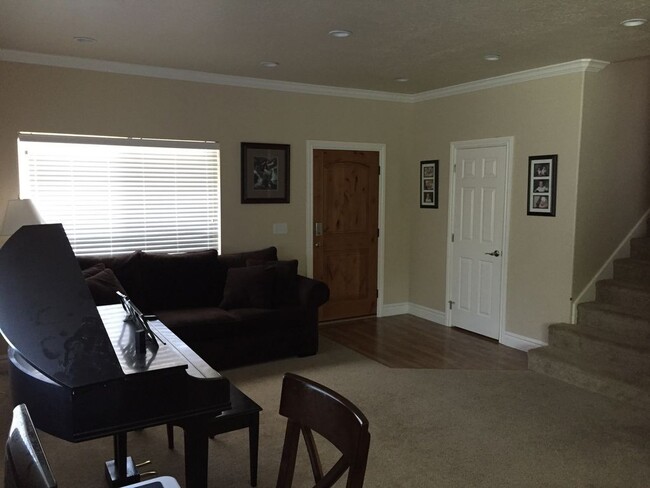 Building Photo - Beautiful Orem home for rent!