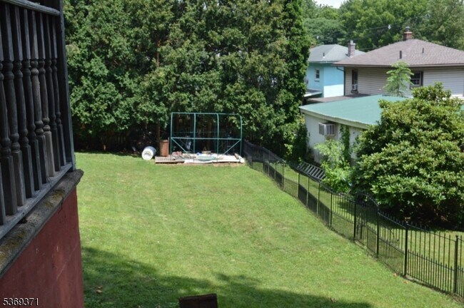 Building Photo - 923 Hillside Rd