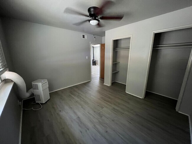 Building Photo - 2 bed Placerville duplex with garage