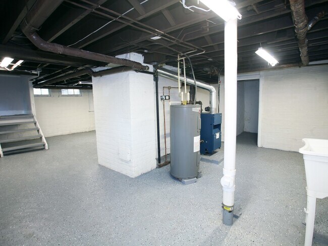 Building Photo - 3 Renovated Story 4 Bed - 2.5 Bath Colonial available for Rent