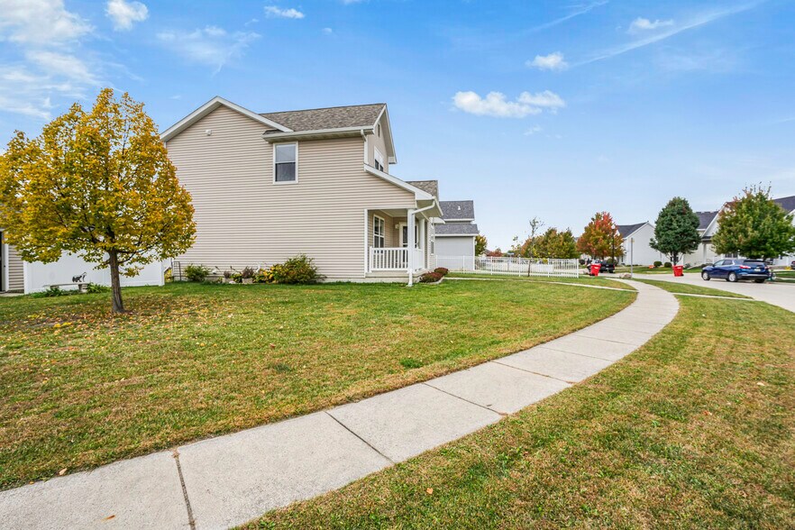 Building Photo - 2823 SW Reunion Dr