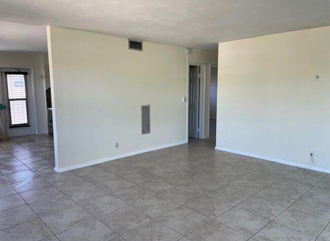 Building Photo - 220 Inlet Way