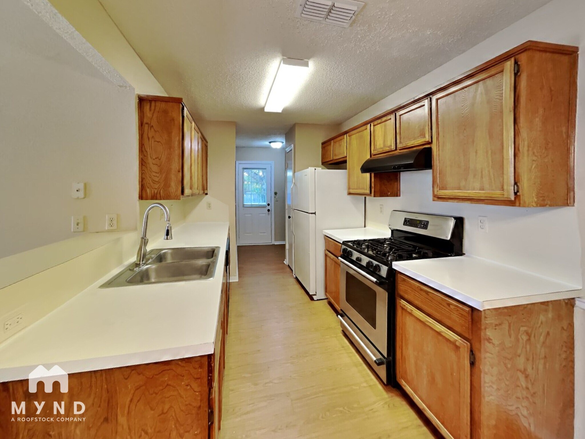 Building Photo - 1213 Hyridge St