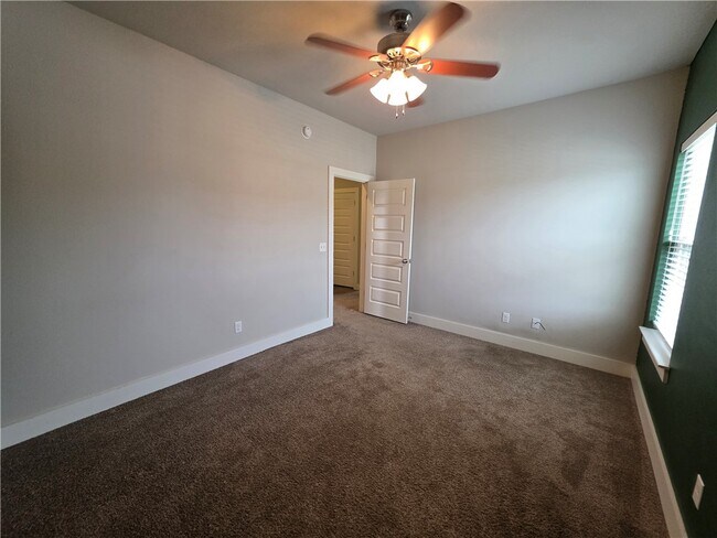 Building Photo - 6521 W Knoll View Way