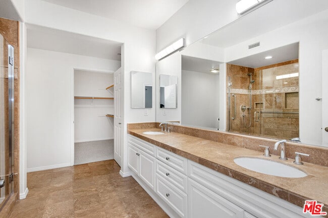 Building Photo - 13080 Pacific Promenade