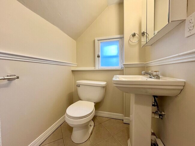 Building Photo - 285 W Elm St