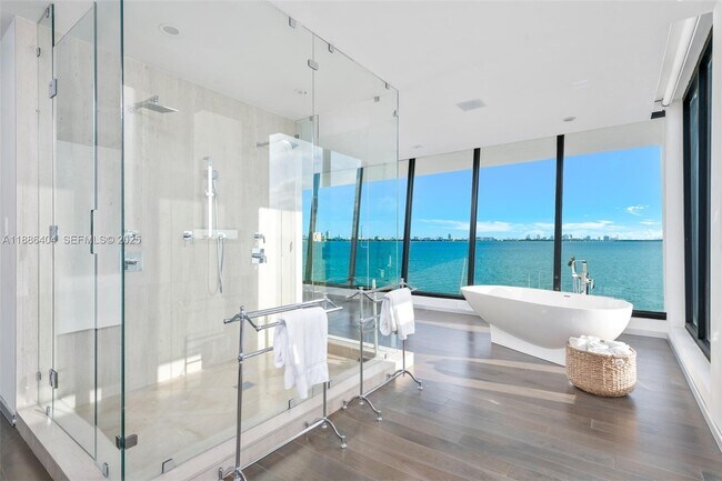 Building Photo - 1580 S Treasure Dr