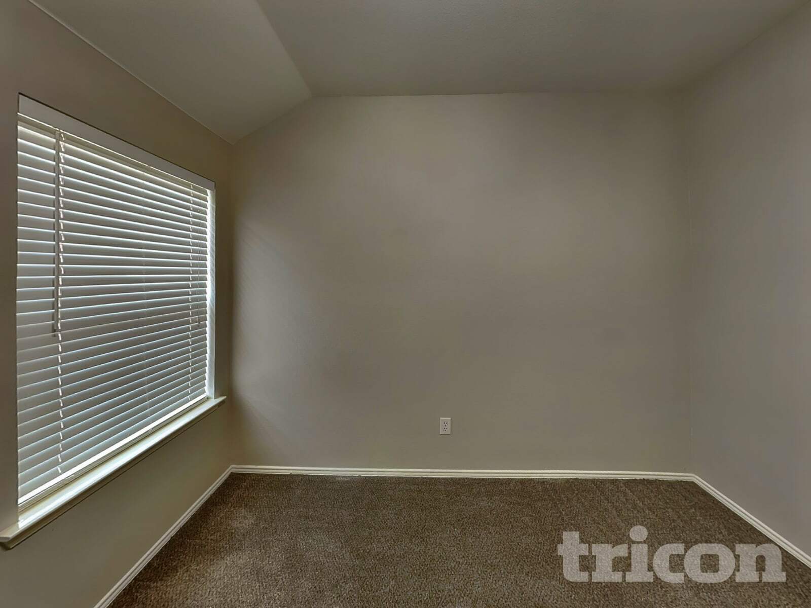 Building Photo - 1643 Hillside Dr