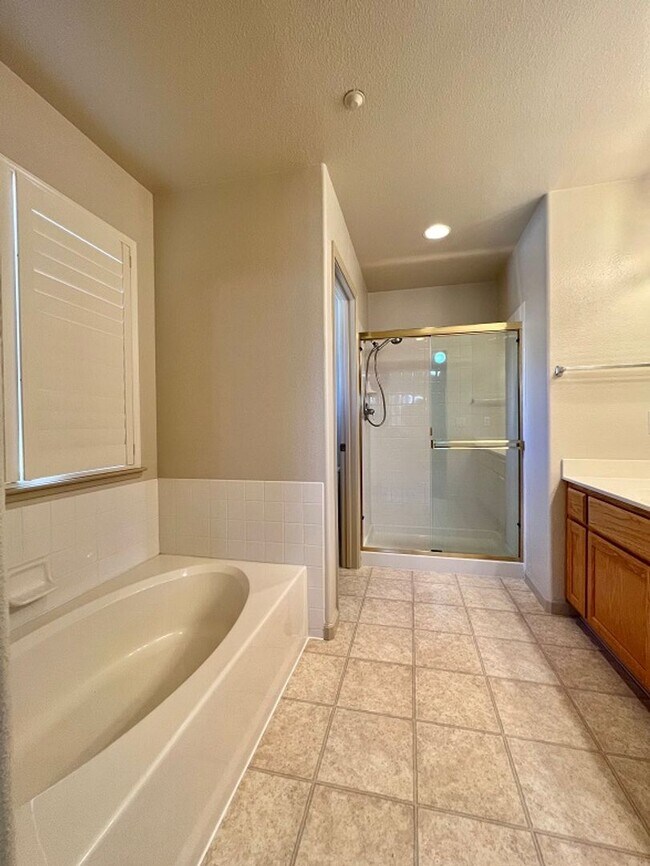 Building Photo - Spacious Four Bedroom Napa Home