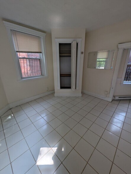 Building Photo - 382 Riverway St