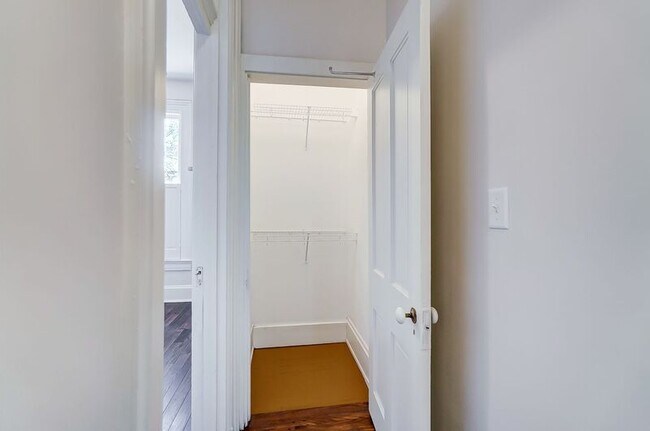 Building Photo - 2701 Cleinview Ave