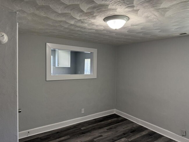 Building Photo - 1033 Mapole Ave