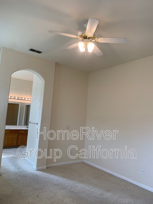 Building Photo - 2224 Bastona Dr