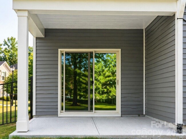 Building Photo - 2019 Red Ash Dr