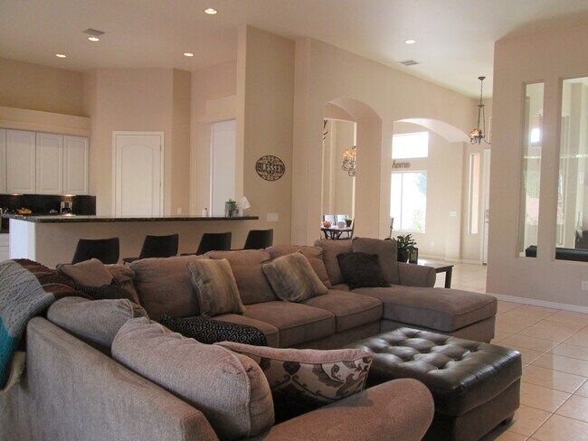 Building Photo - 5745 E Sunset Point Dr