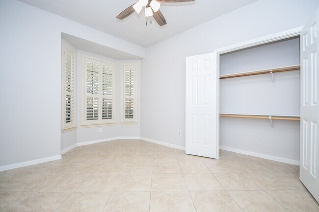 Building Photo - 4402 Jamaica Dr