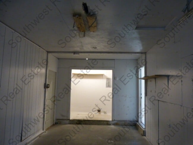 Building Photo - Charming 3 bedroom home