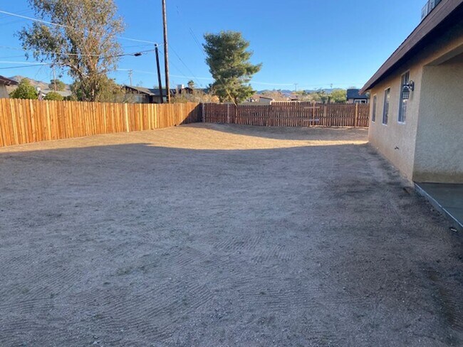 Building Photo - AVAILABLE NOW $200 off First Month Rent