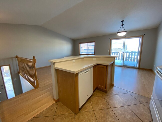 Building Photo - 3 Bedroom Twinhome near the New Sandford Hospital!!