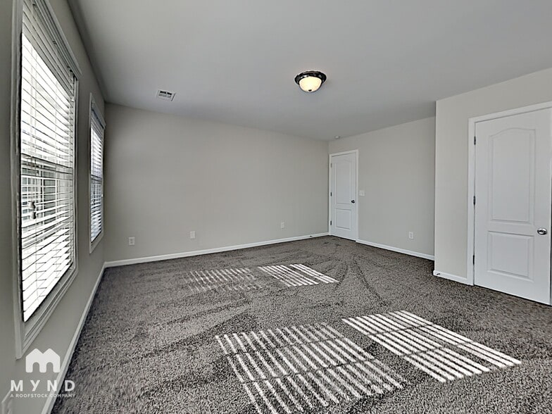 Building Photo - 525 Vickers Ln