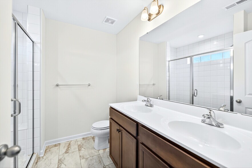 Building Photo - 600 Dana Dr