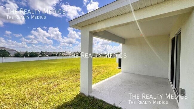 Building Photo - 1097 SILAS St