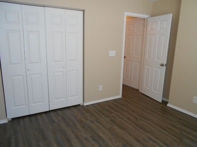 Building Photo - 3 bedroom, 3 bath townhome in Kiskadee Parke