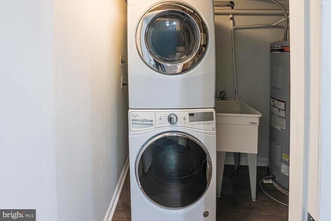 Building Photo - 6331 Red Cedar Pl