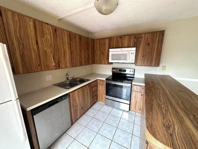 Building Photo - 1006 10th Ln
