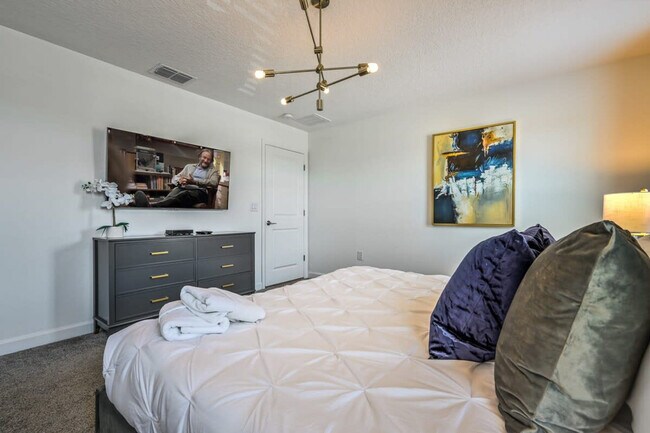 Building Photo - 5047 Windermere Ave