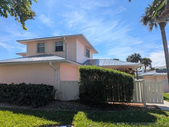 Building Photo - 1772 Gulfstream Ave