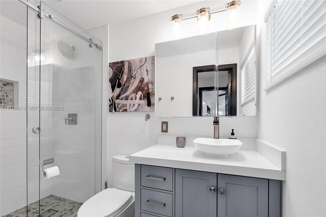 Building Photo - 660 NE 121st St