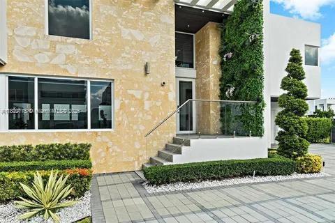 Building Photo - 6767 NW 103rd Pl