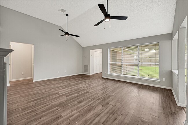 Building Photo - 3906 Greenwood Dr