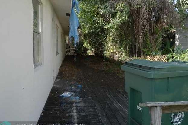 Building Photo - 1406 Arpeika St