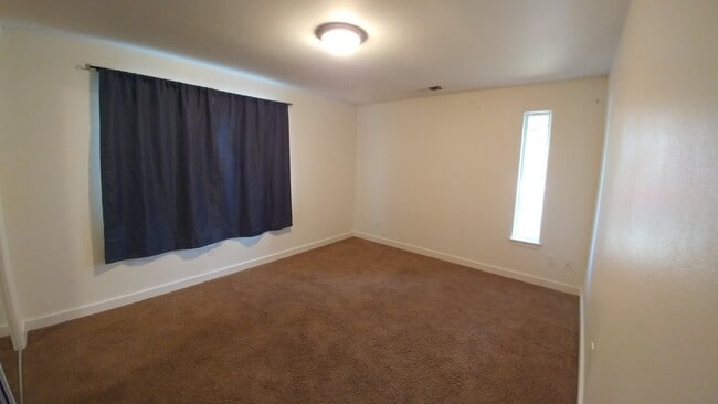 Building Photo - 3 Bedroom 2 Bath- House