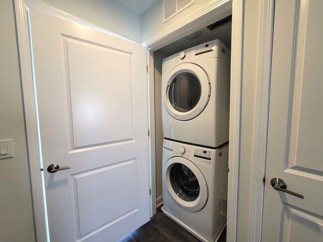 Building Photo - 1257 Gateway Ct