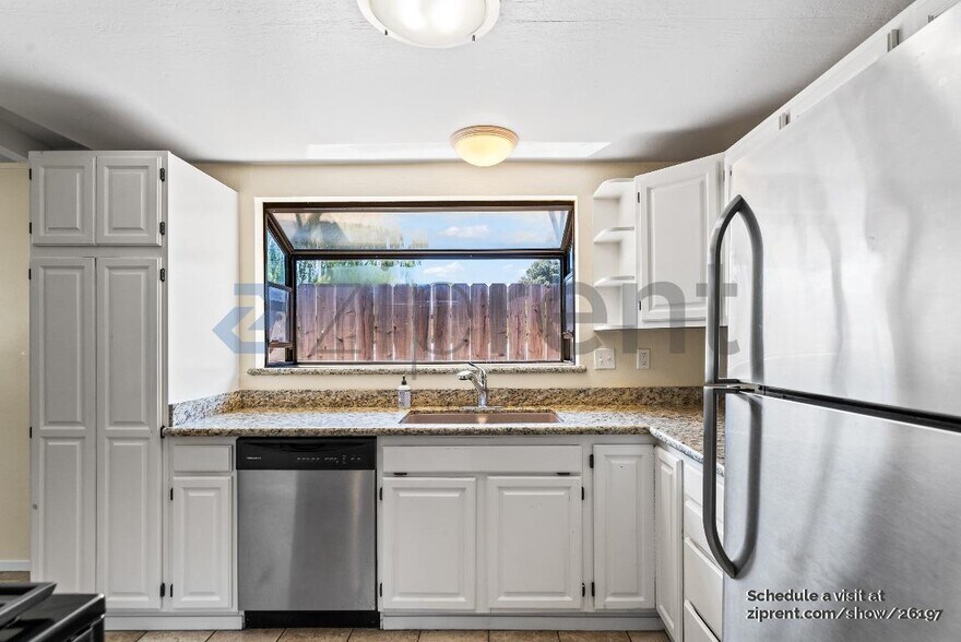 Building Photo - 499 Pebble Dr