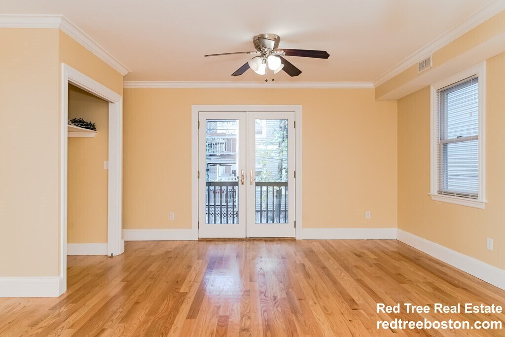 Building Photo - 164 Boylston St