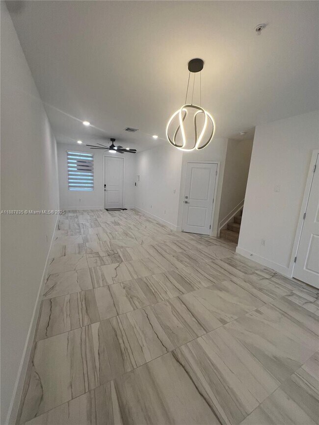 Building Photo - 141 SW 171st Ave