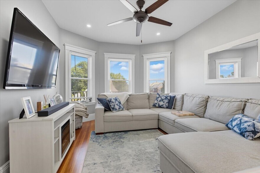 Building Photo - 663 Adams St