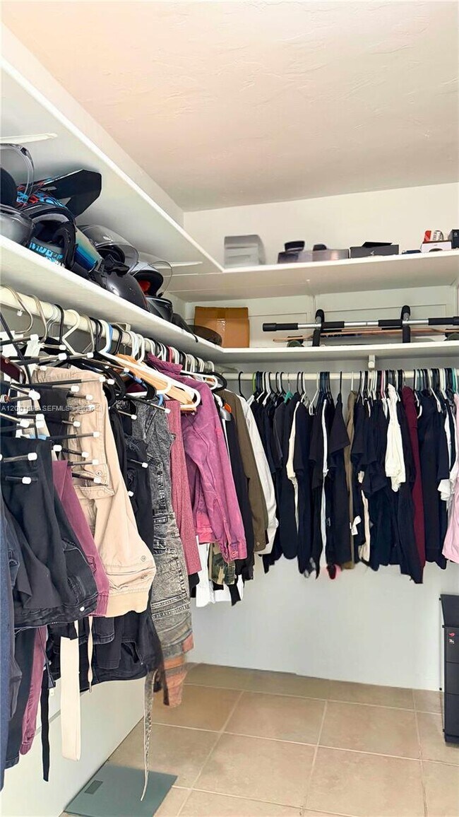 Building Photo - 1880 S Treasure Dr