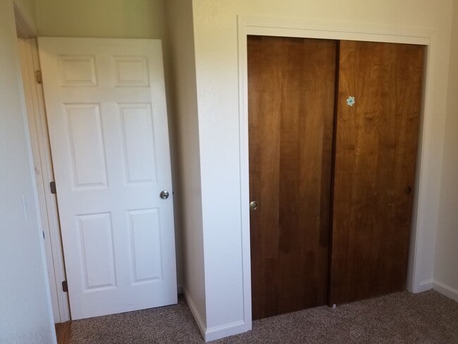 Building Photo - Cute 3 bedroom in Dinuba