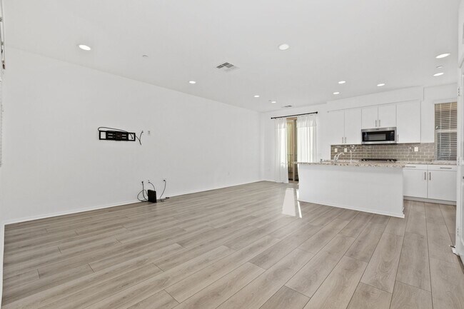 Building Photo - 4 bedroom - Pacific Ridge in Oceanside