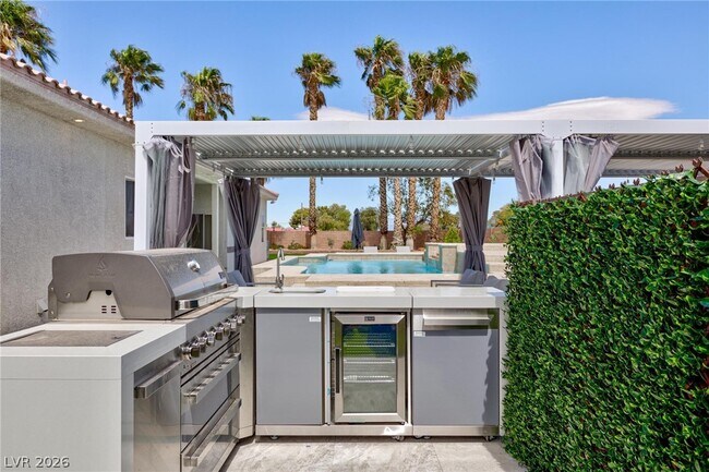 Building Photo - 6525 Ponderosa Way