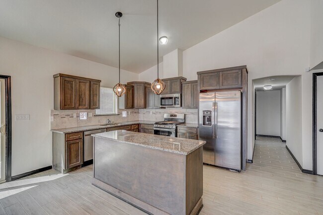 Building Photo - RECENTLY BUILT MODERN EASTSIDE HOME