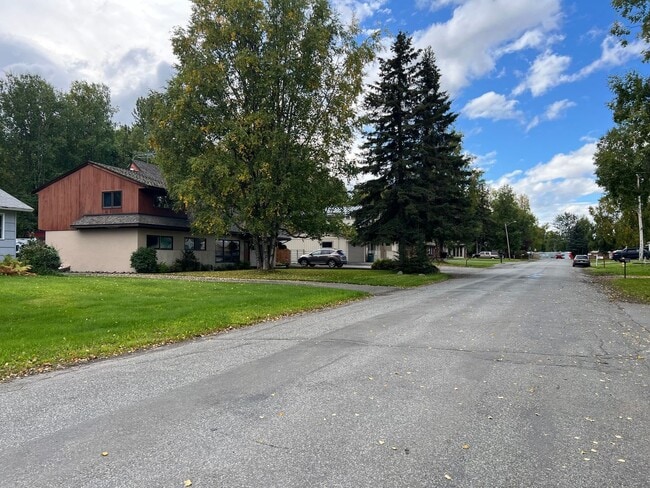 Building Photo - Quiet 2 bedroom with utilities included