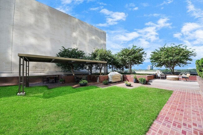 Building Photo - 5000 Montrose Blvd