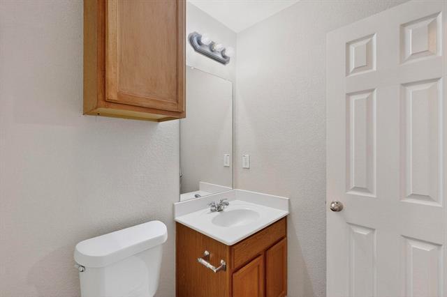 Building Photo - 708 Lark Dr