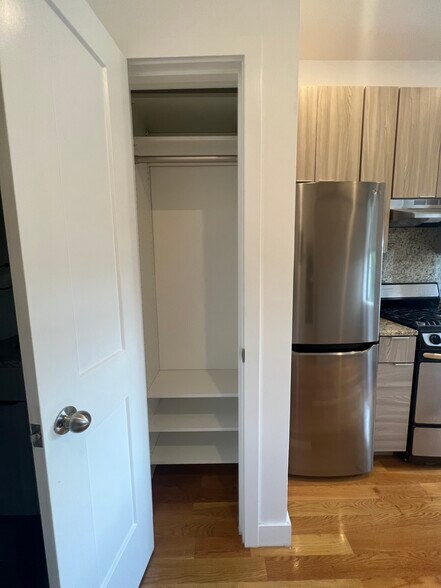 Building Photo - 16 5th St